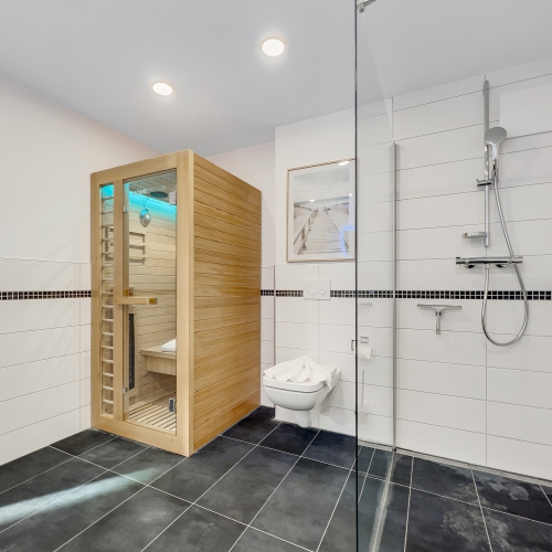 34 - Badezimmer Dusche Wärmekabine.jpg