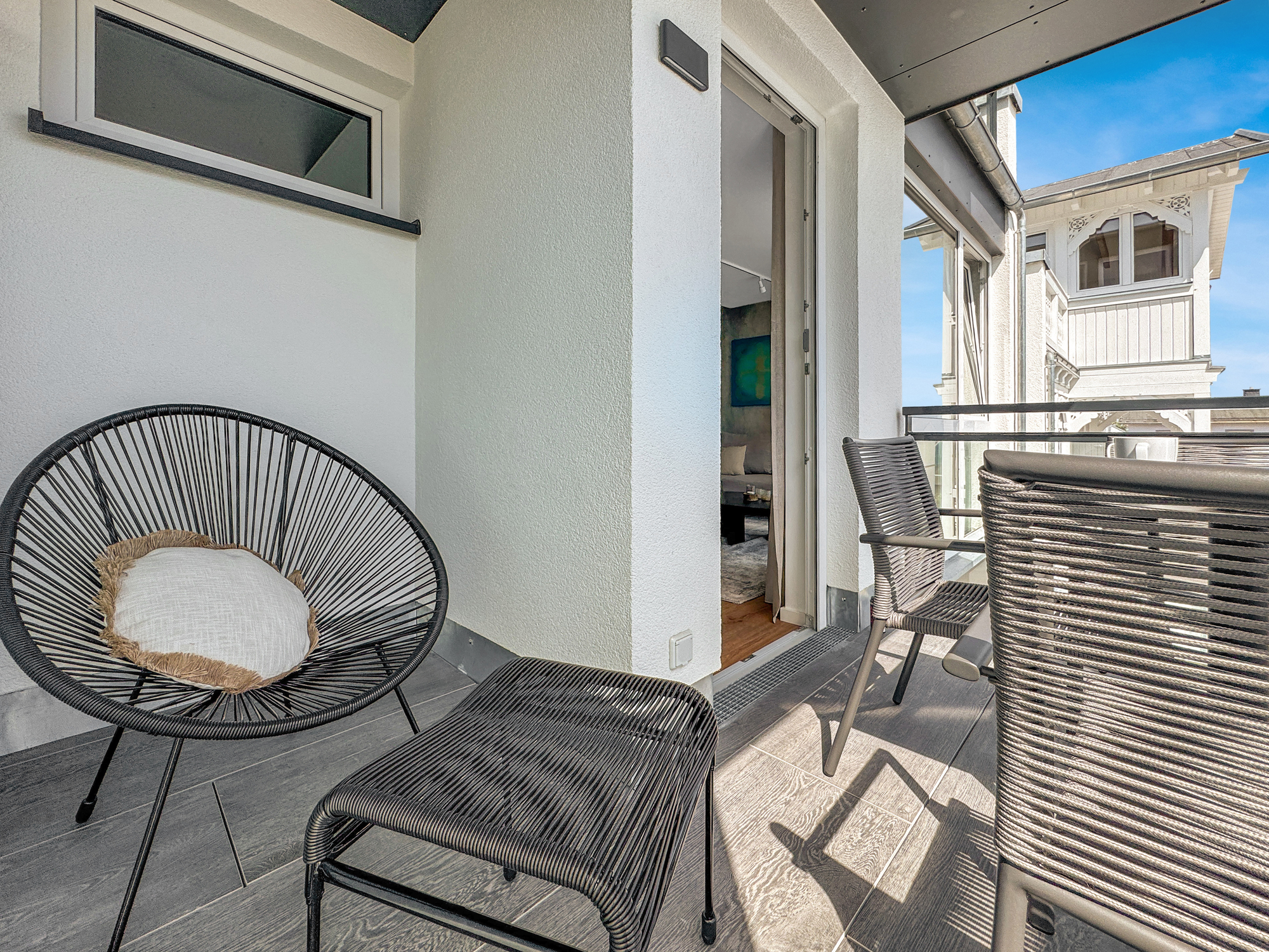Loungechair mit Fußhocker auf dem Balkon der Ferienwohnung Freiraum Fünf in Sassnitz